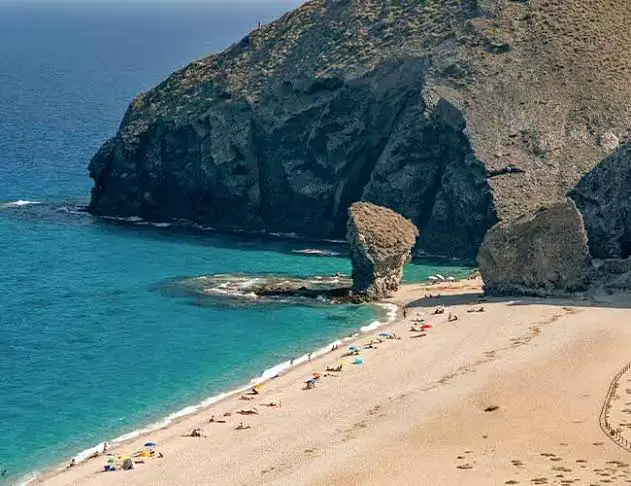 Playa de los Muertos, Carboneras