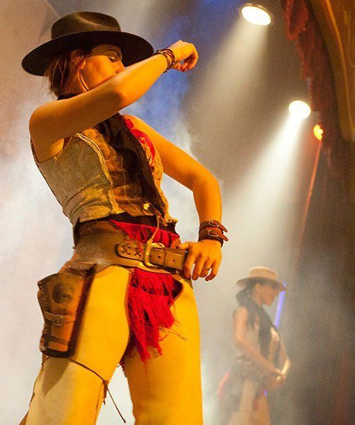 Cancán & cowgirls